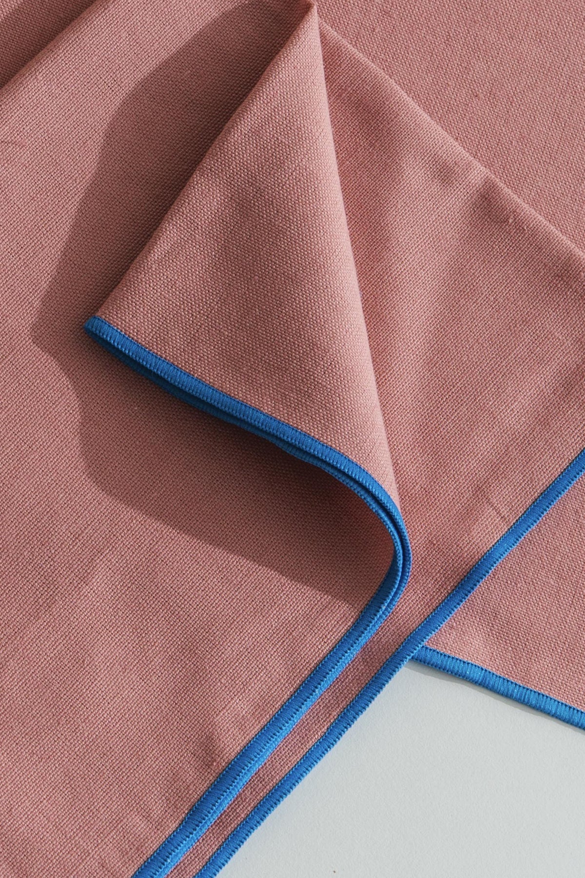 Set 2 individuales Contrast Edge Pink