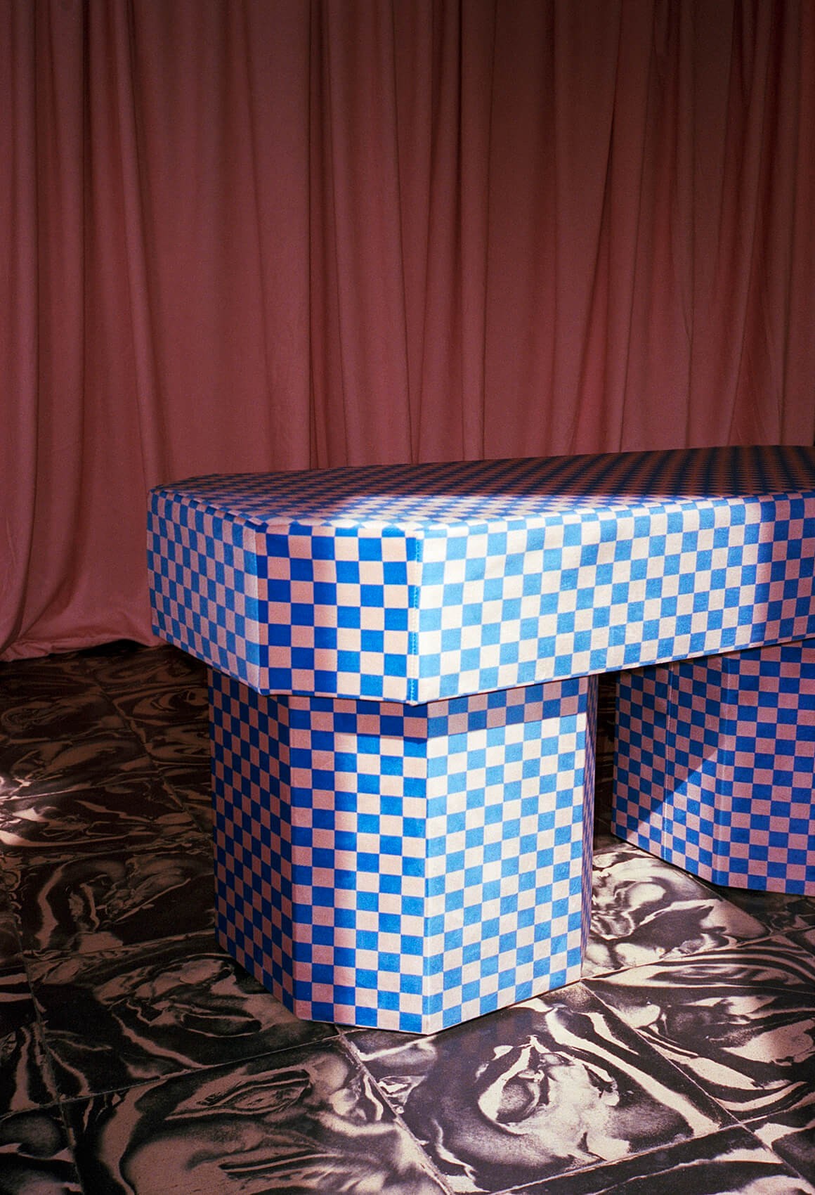 Viva Bench checkerboard rose et bleu