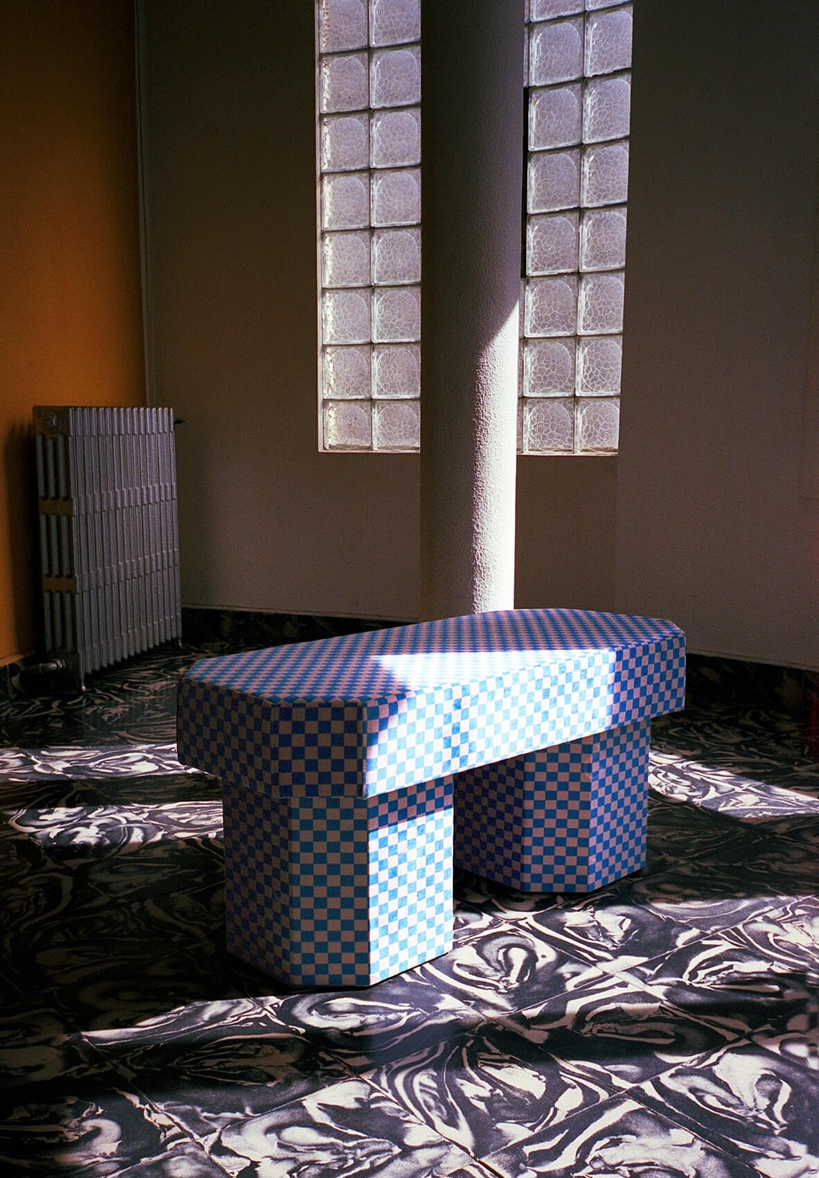 Viva Bench checkerboard rose et bleu