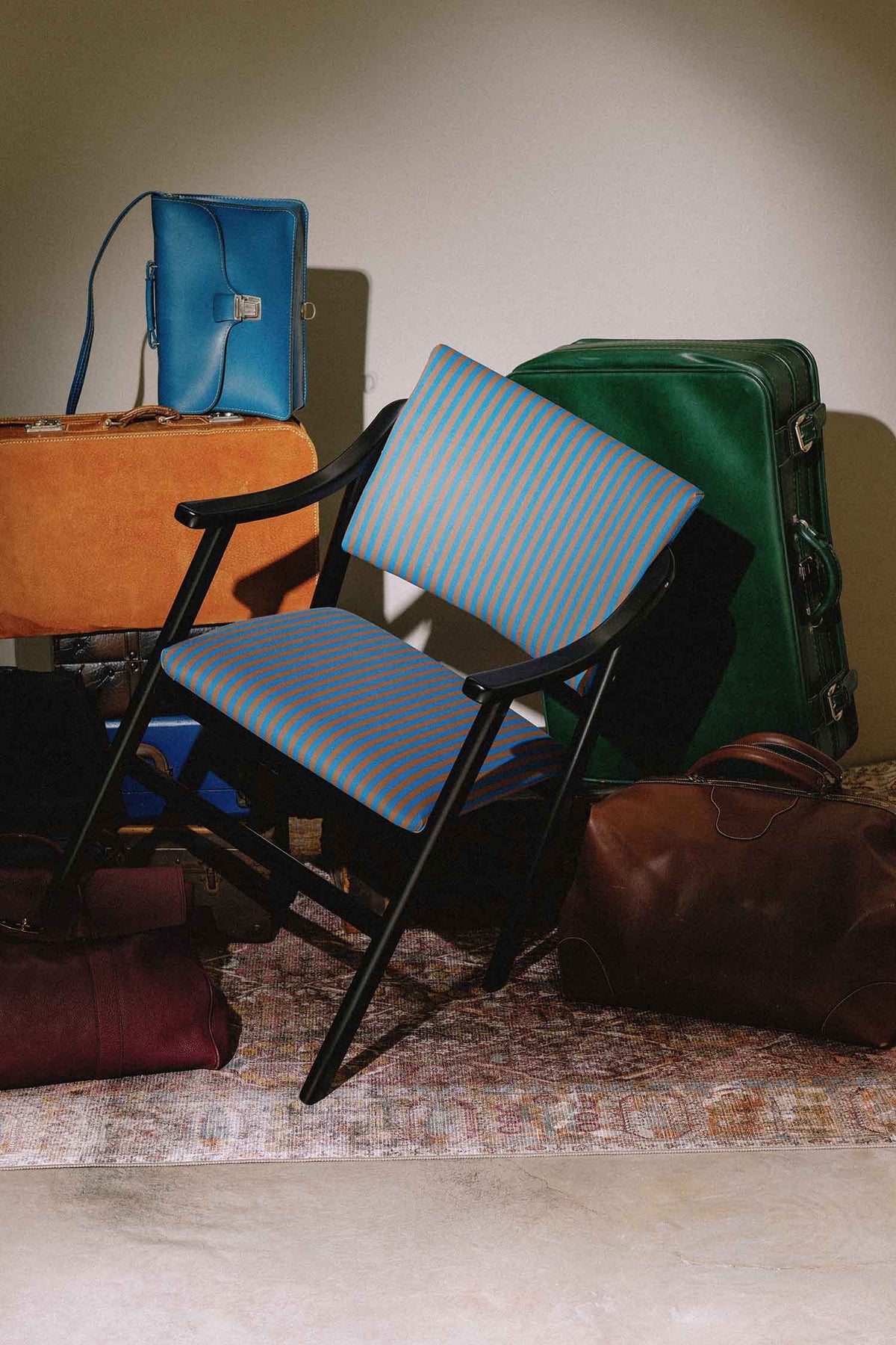 Silla Reposabrazos Etienne Madera Haya Blue & Brown