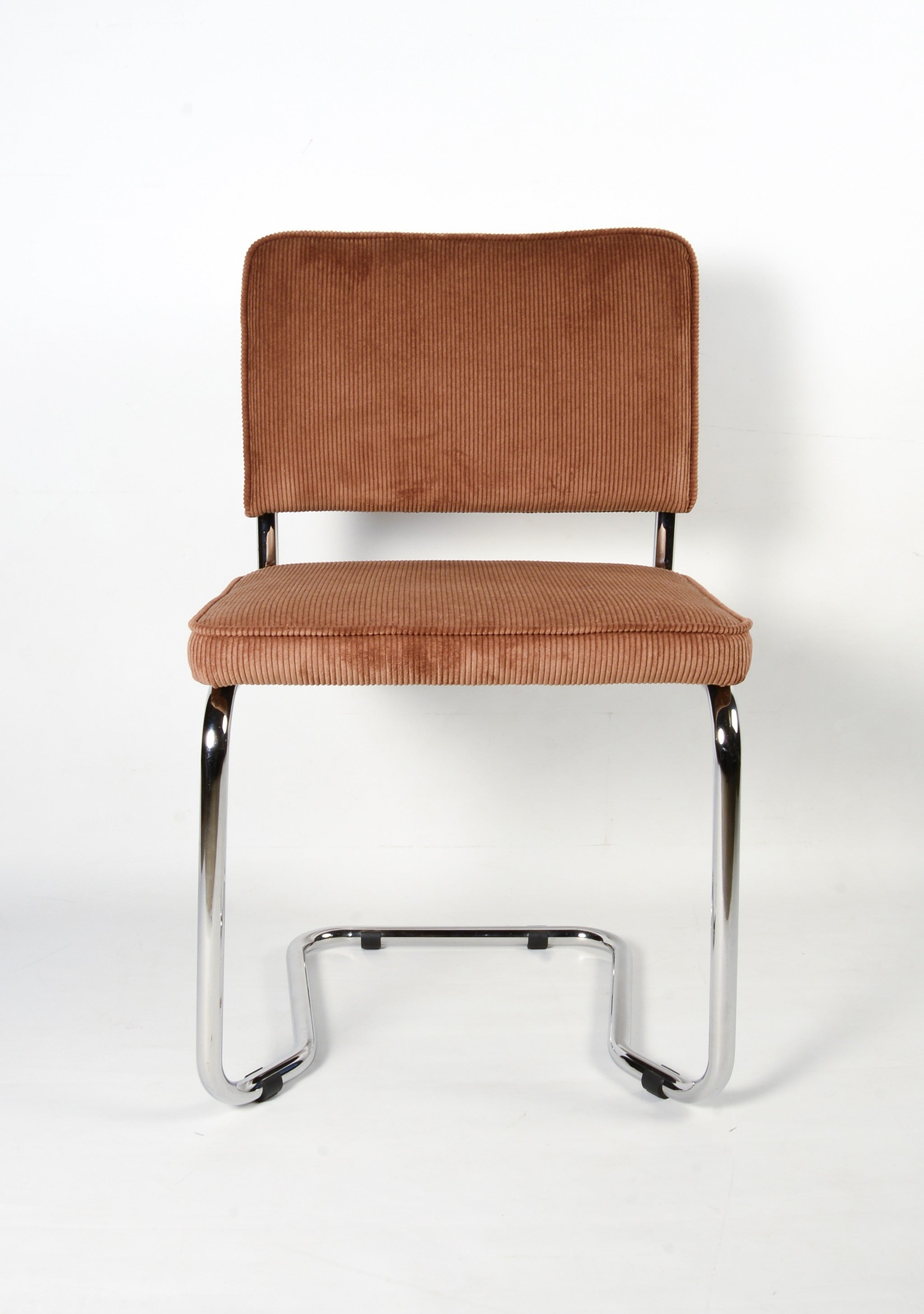 Upholstered chair with metal frame