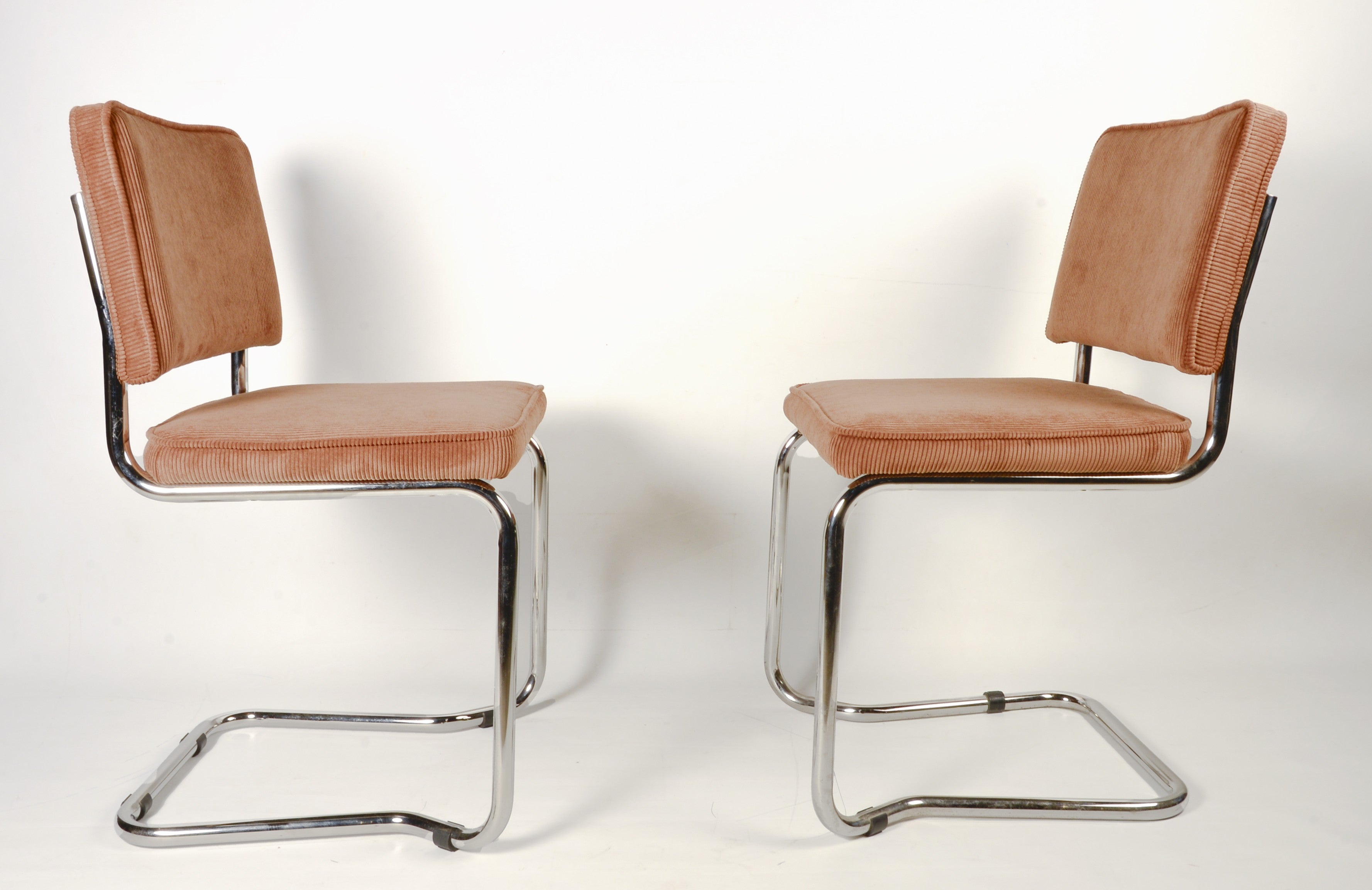 Upholstered chair with metal frame