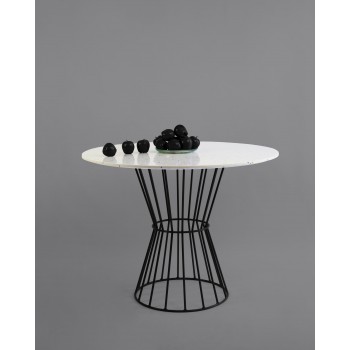 Confetti Table (black)