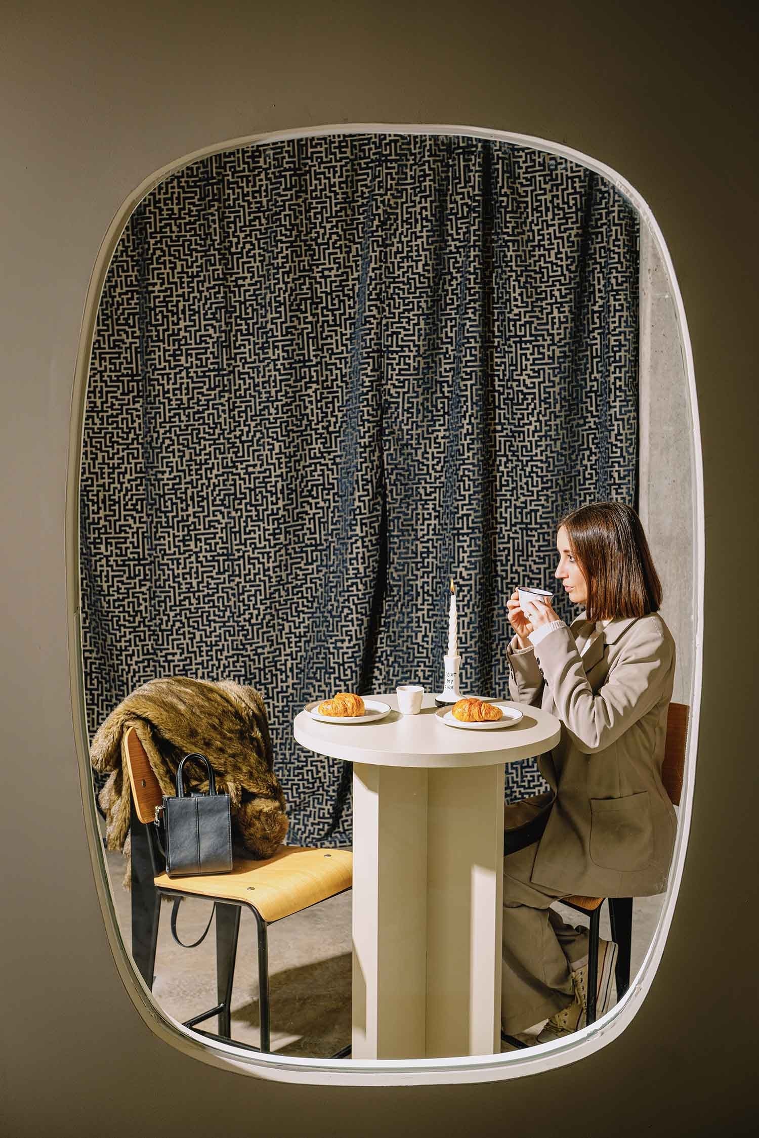 High Round Table Chin Chin Taupe 60
