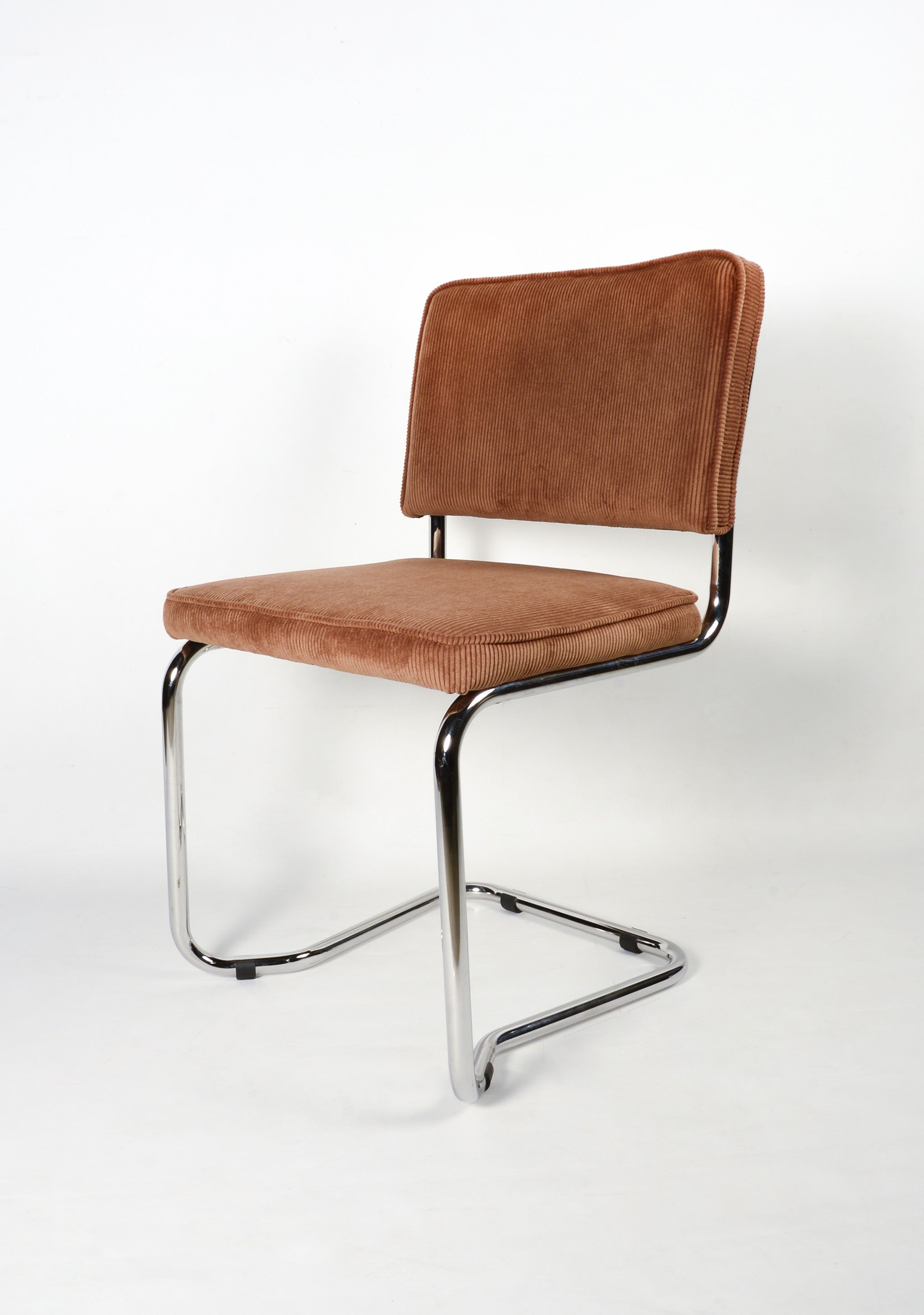 Upholstered chair with metal frame