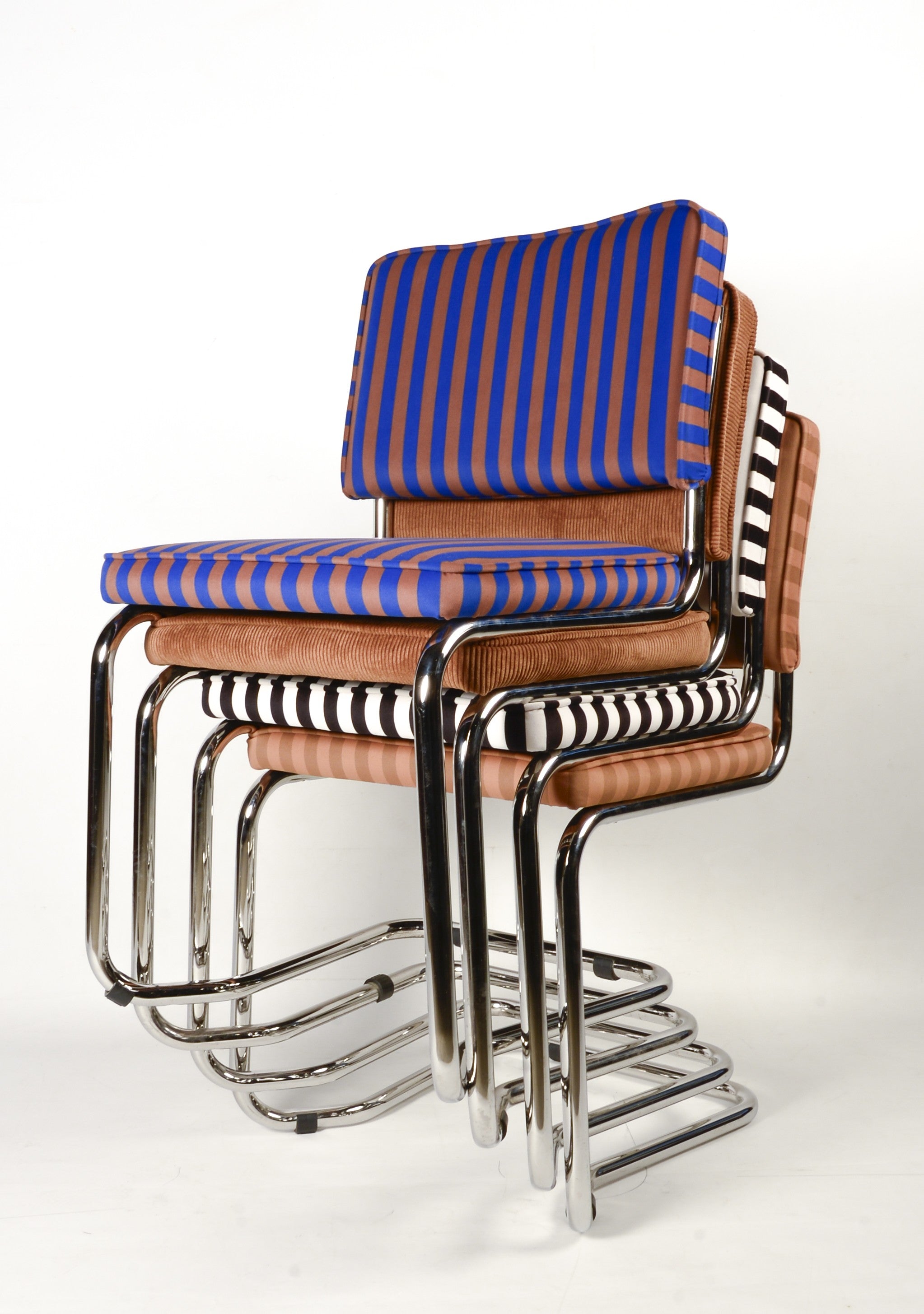 Upholstered chair with metal frame