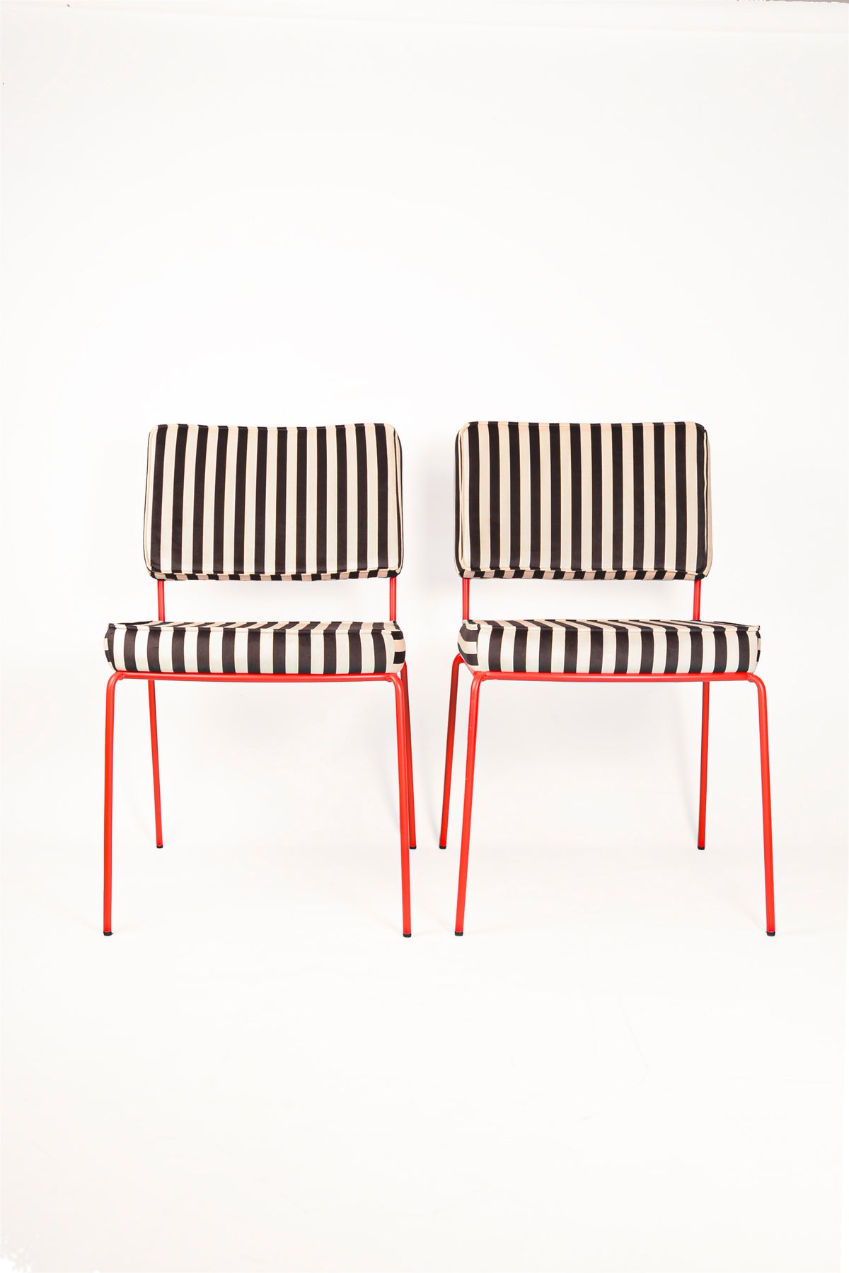 Silla Maura Roja Tapizado Velvet Rayas